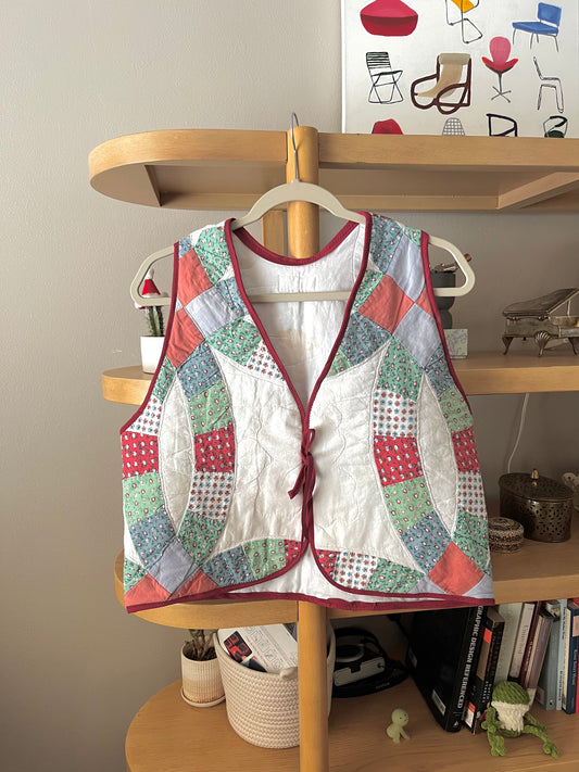 Floral Prints Quilted Vest Size: M/L